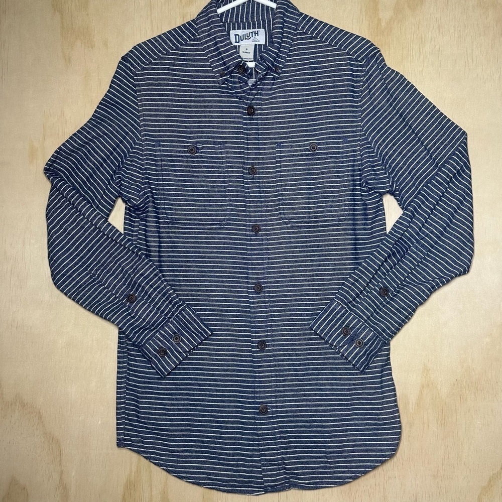 Duluth Trading Co. Men's Slim Fit Long Sleeve Button Up Shirt‎